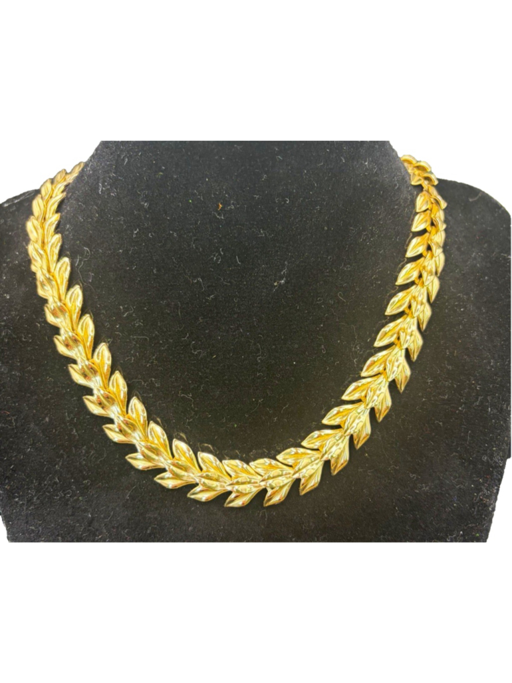 Trifari Signed Gold Tone Leaf Link Cable Chain Necklace Hook Closure